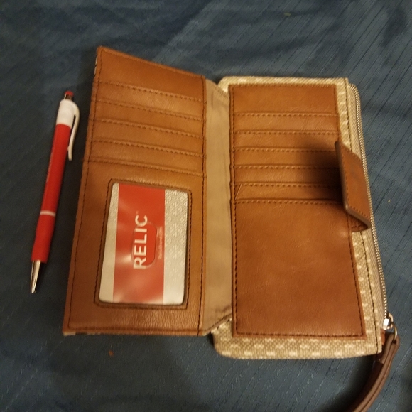 Relic Purse with Matching wallet - Picture 5 of 5